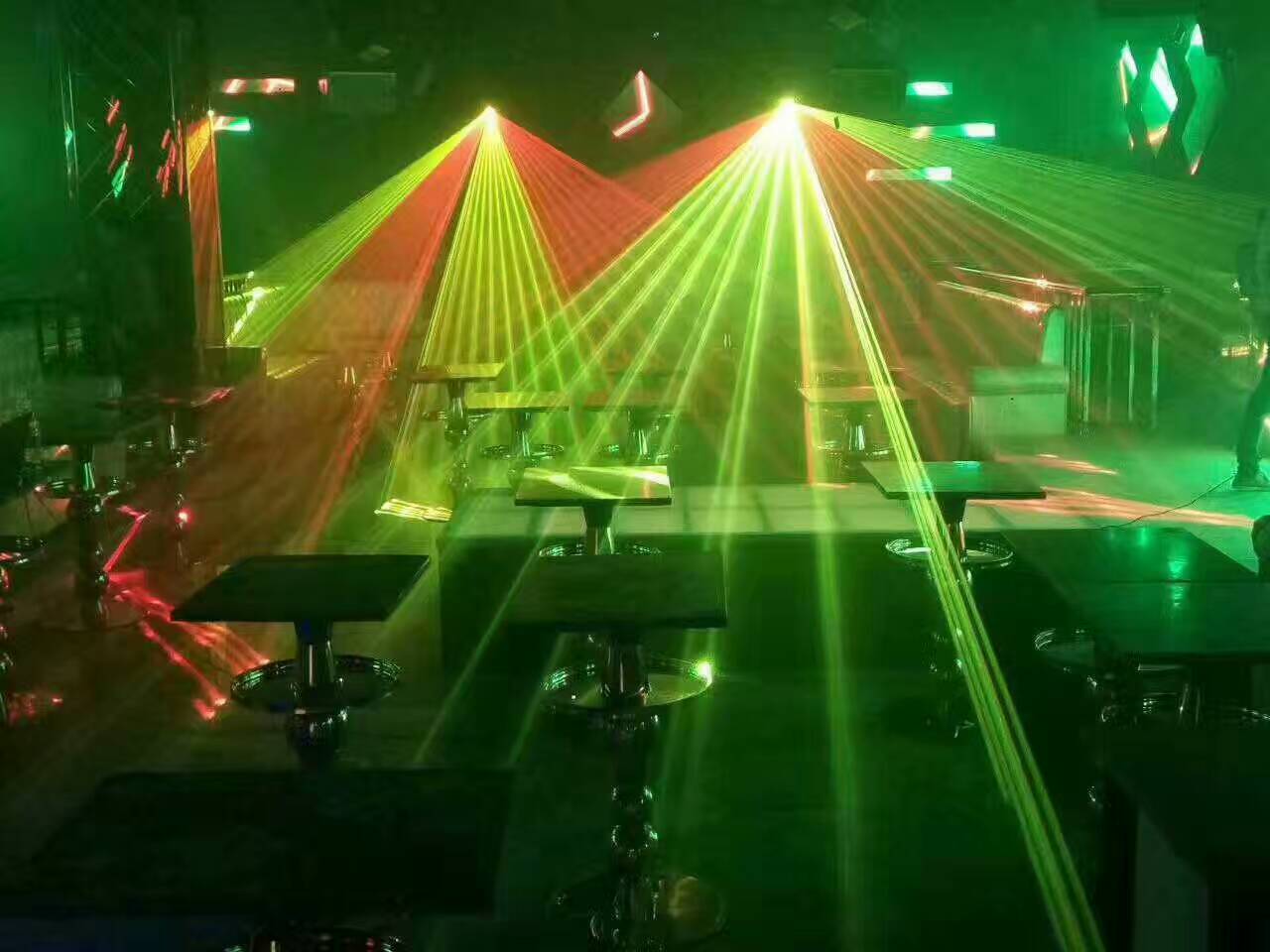 Si Cheng lighting Sichuan Arc de Triomphe nightclub bar lighting sound success stories