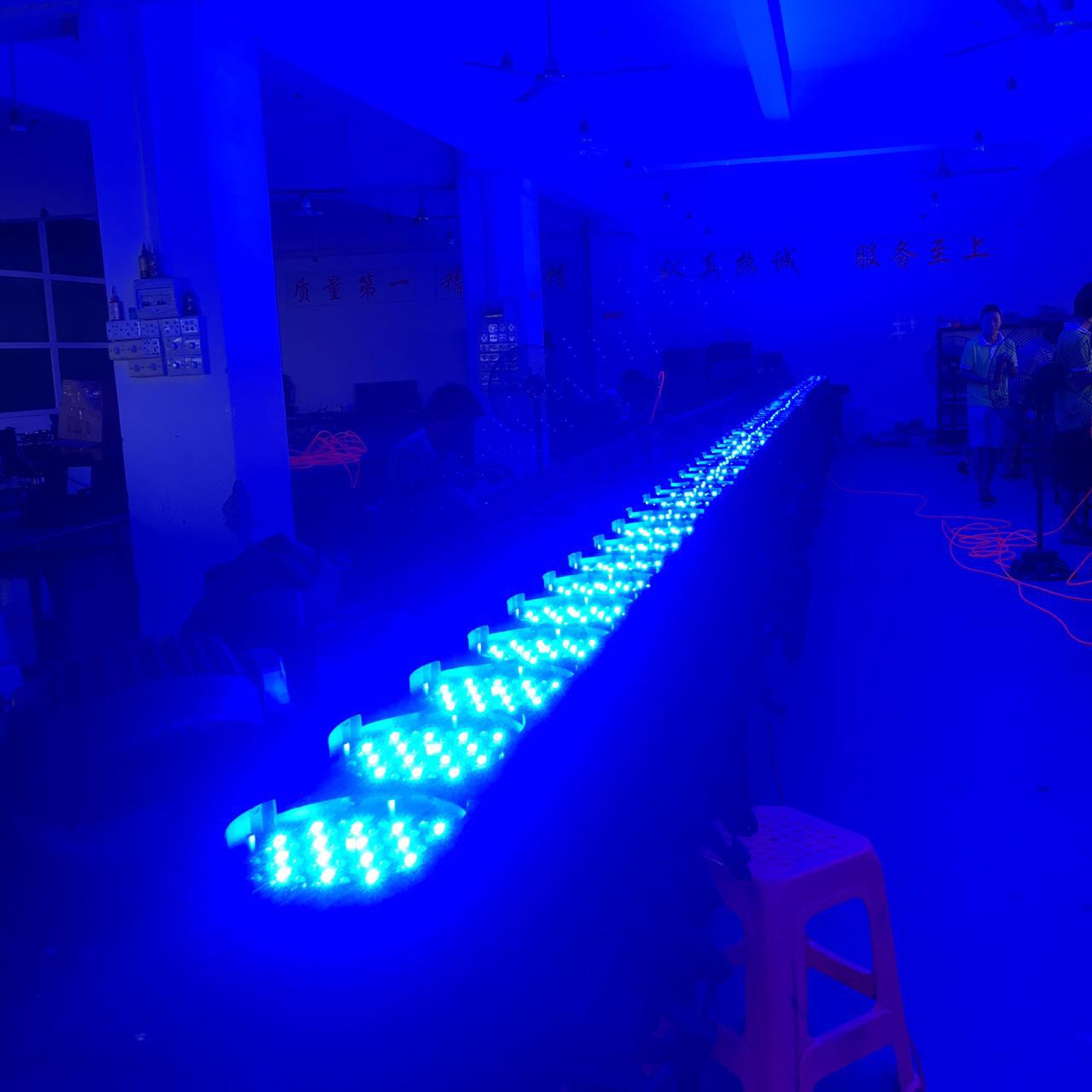 婚庆LED帕灯在舞台当中的应用效果图