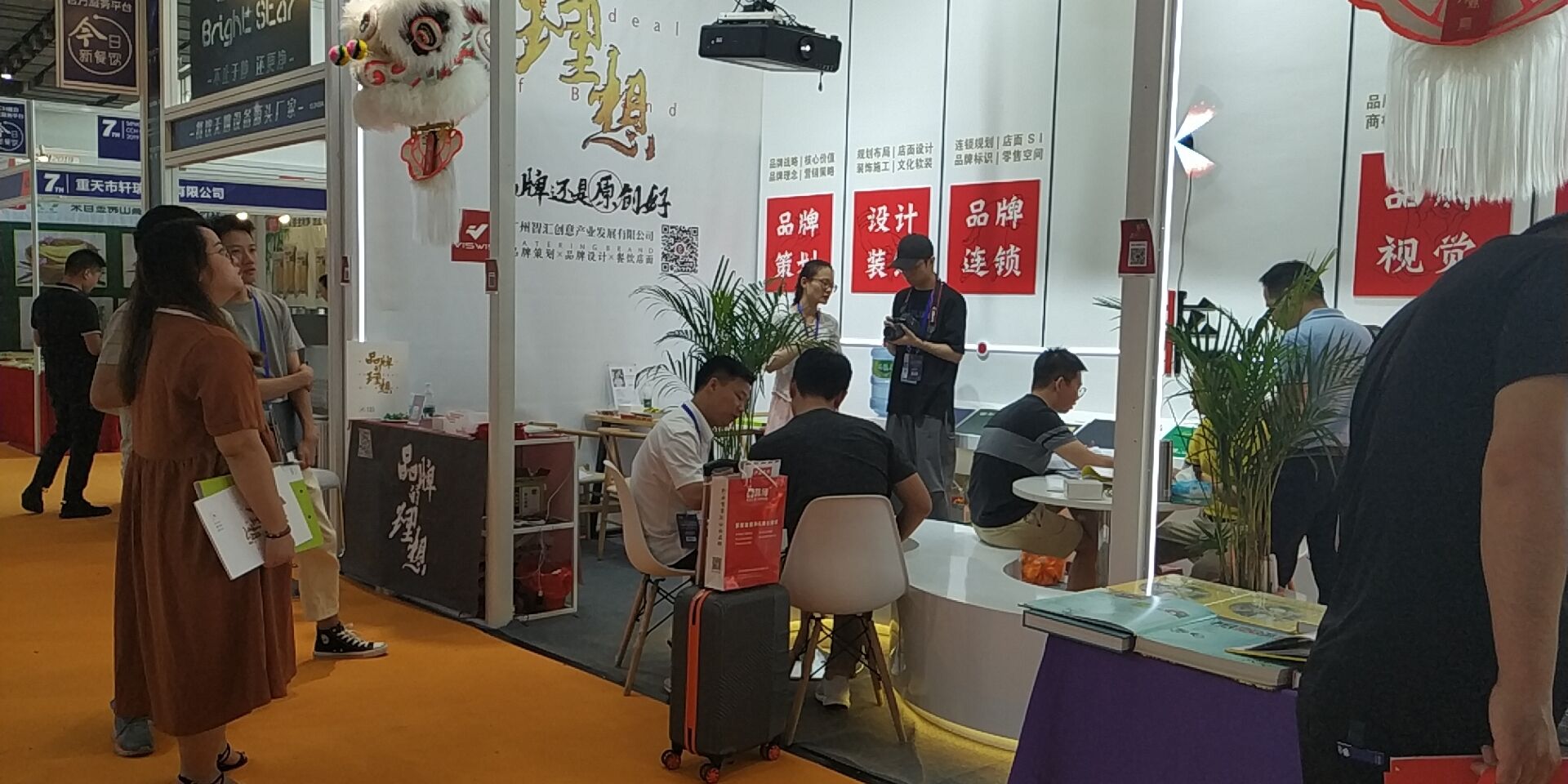 2019年广州餐饮展雾屏展出完满结束效果图